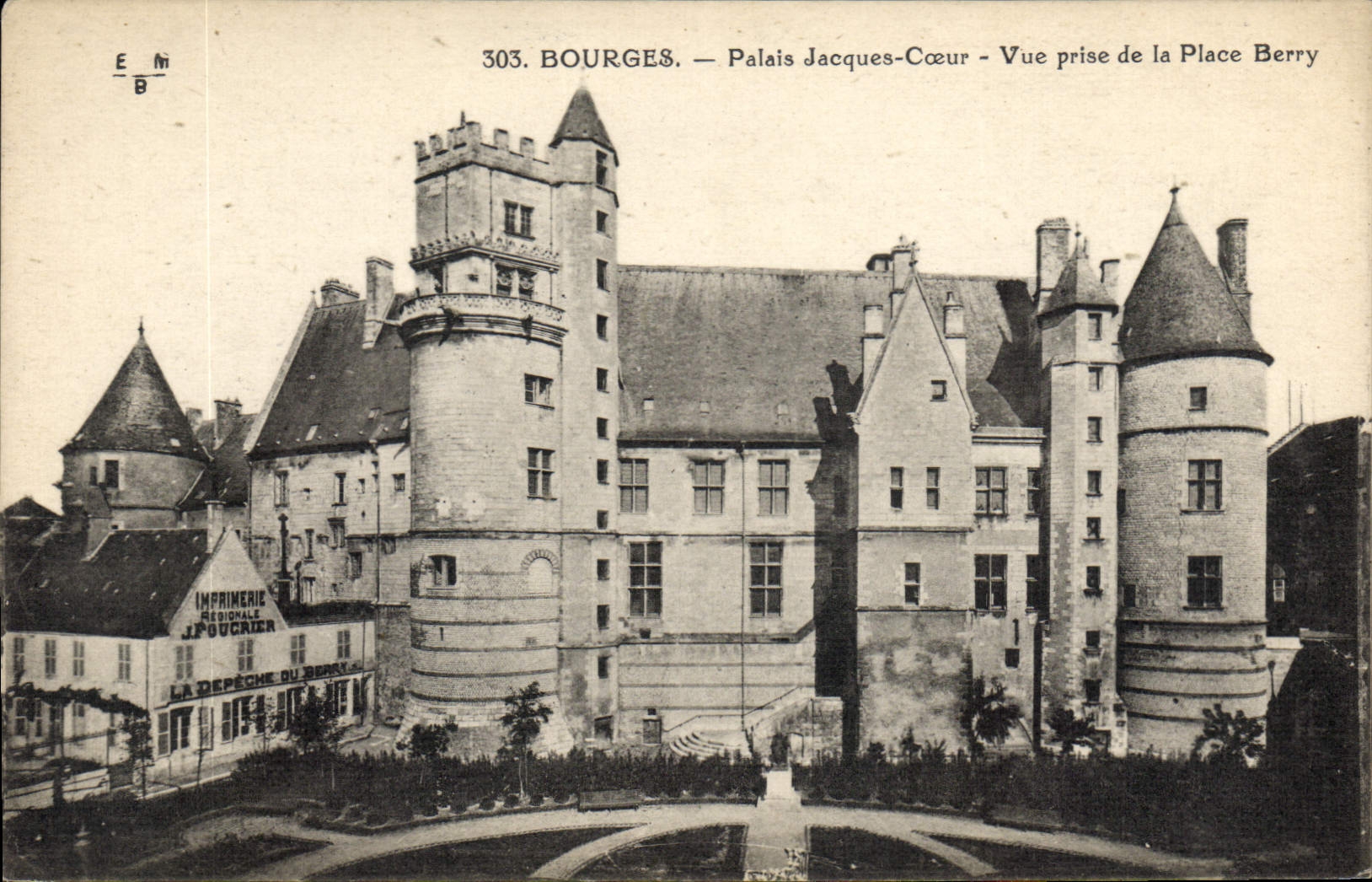 CPA Bourges palais Jacques Coeur vue prise de la Place Berry 