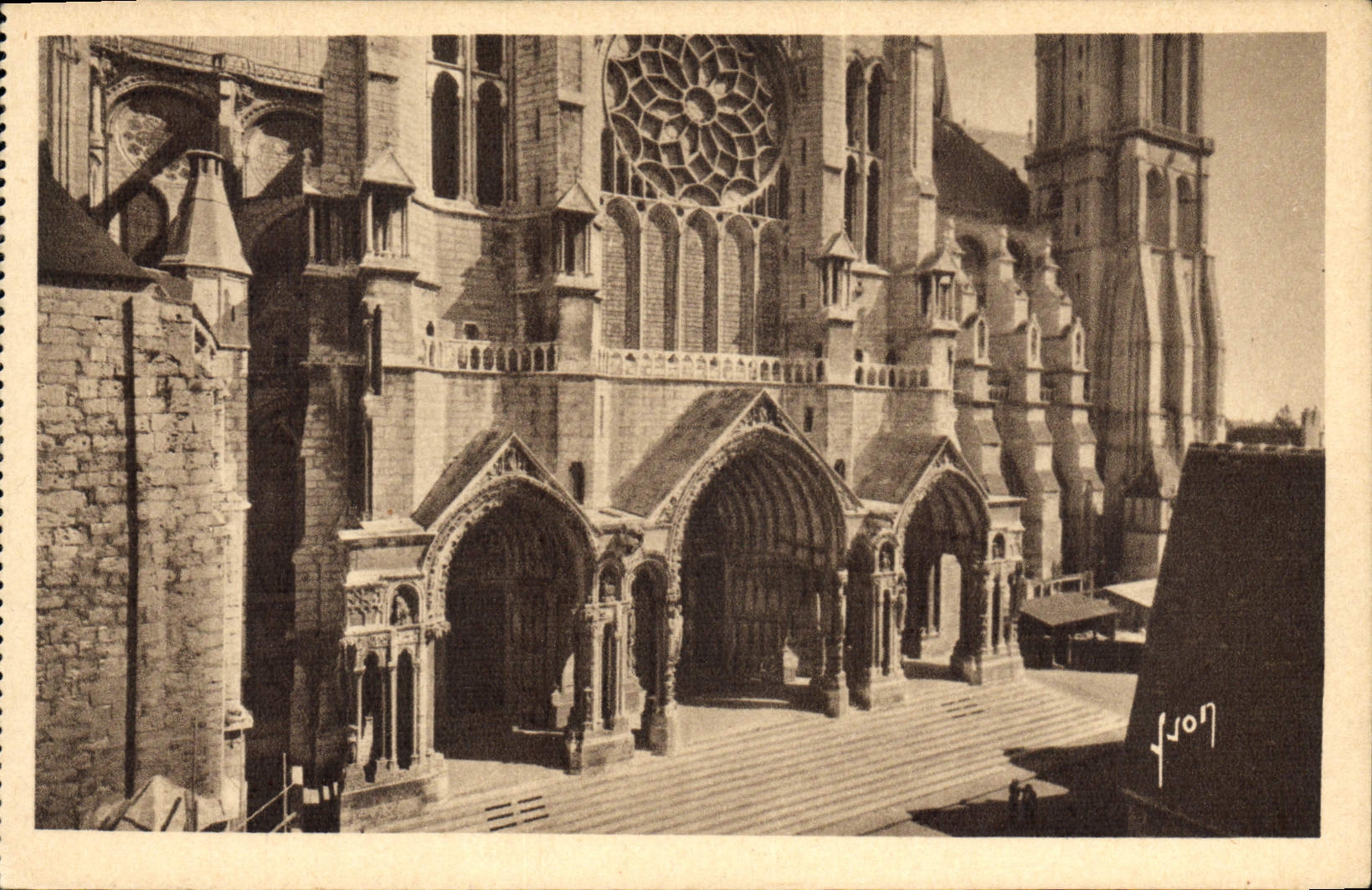 Chartres (Eure-et-Loir) — La Cathédrale, le grand portail — Les Éditions d'Art Yvon, Paris