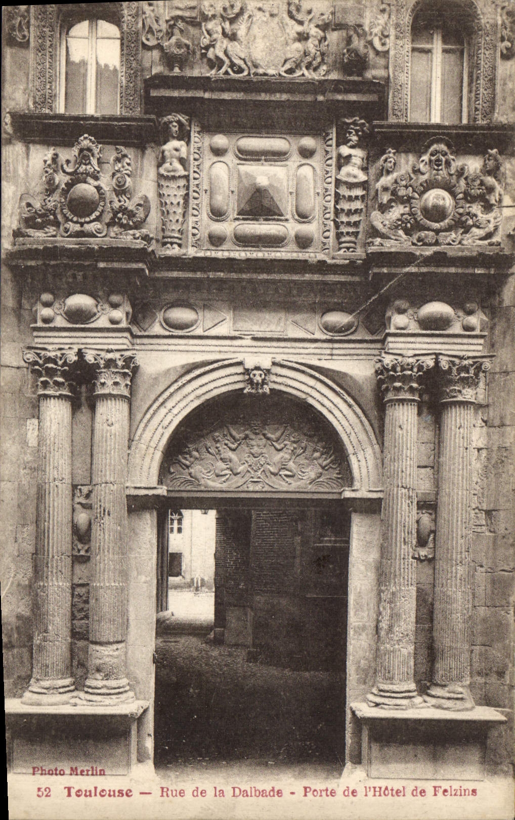 Toulouse — Rue de la Dalbade — Porte de l'Hôtel de Felzins — Photo Merlin