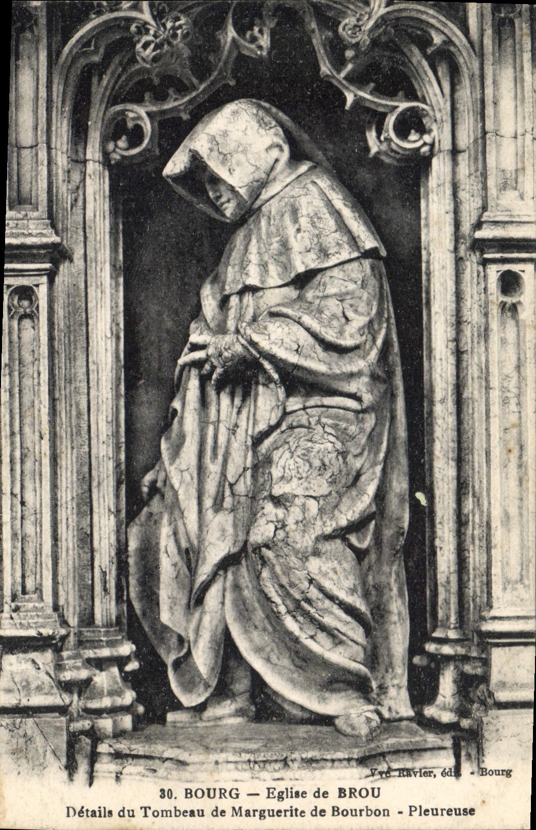 Détails du Tombeau de Marguerite de Bourbon — Église de Bourg — Éditeur V. Ravlier, Bourg