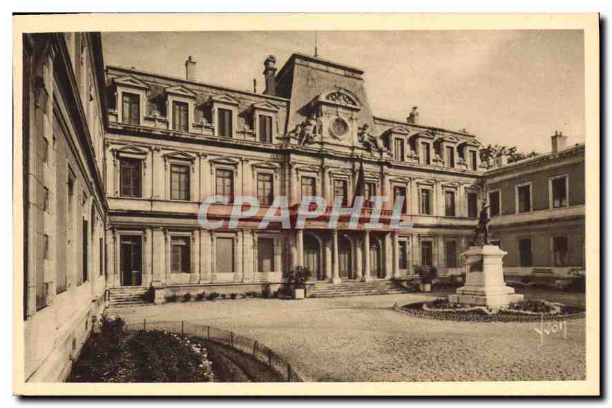 CPA Bourg en Bresse Ain Cour d'Honneur de la Prefecture 