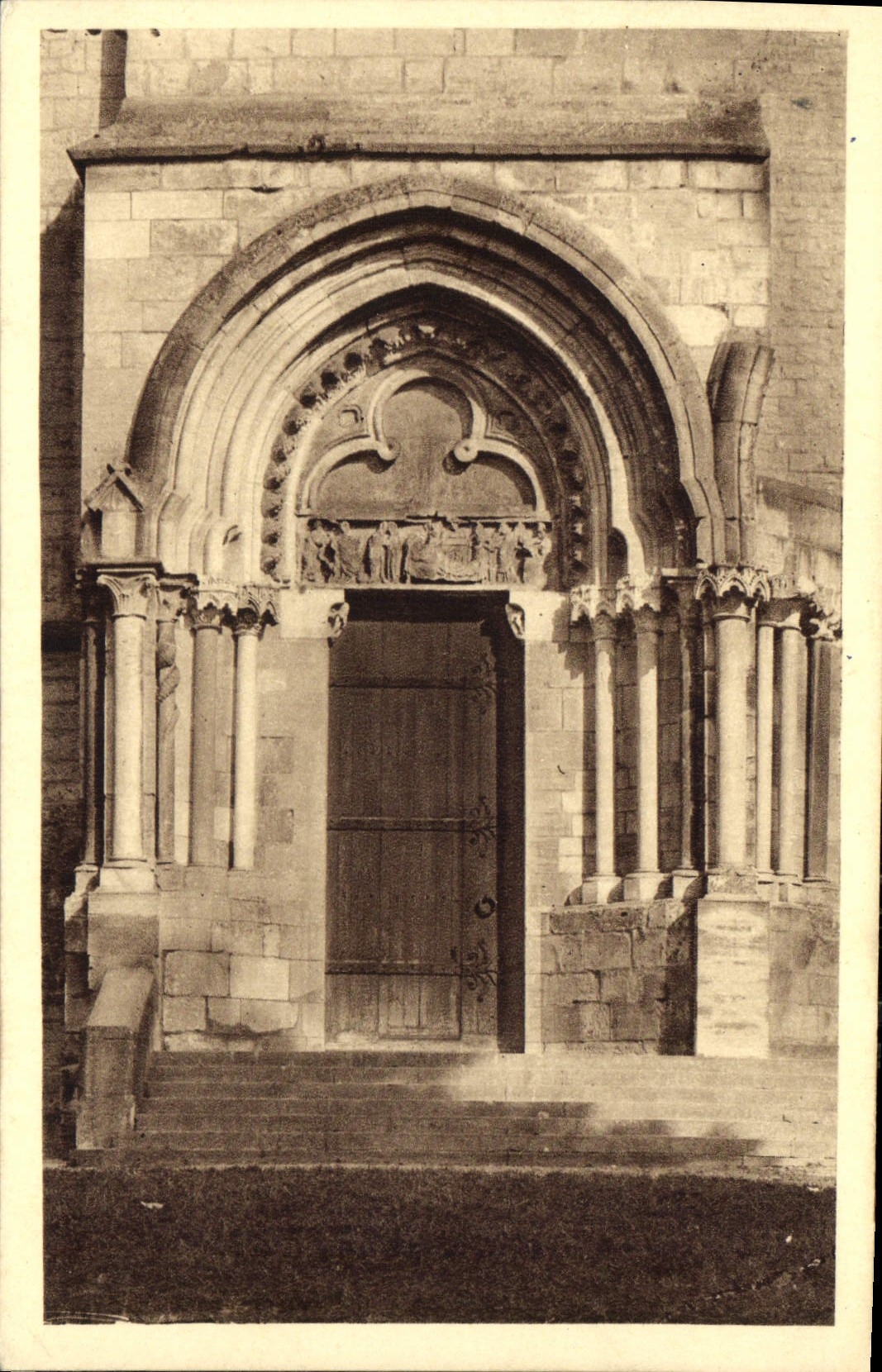 CPA Ambronay Portail gauche de l'Eglise 