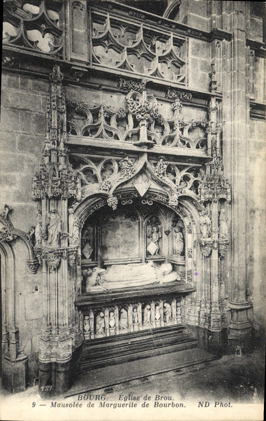 Mausolée de Marguerite de Bourbon — Église de Bourg — ND Phot.