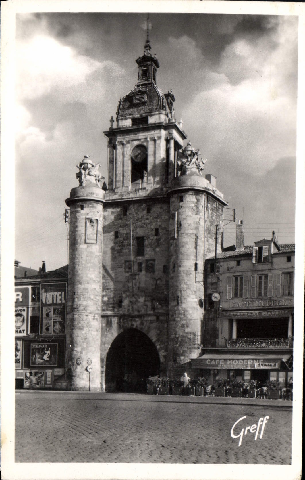 CPA La Rochelle Charente Maritimes tour de la Grosse Horloge 