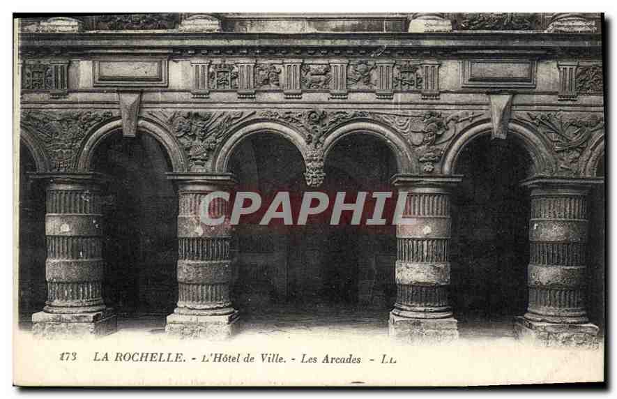 CPA La Rochelle l'Hotel de Ville les Arcades 