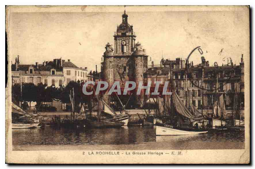 CPA La Rochelle La Grosse Horloge Bateaux de peche