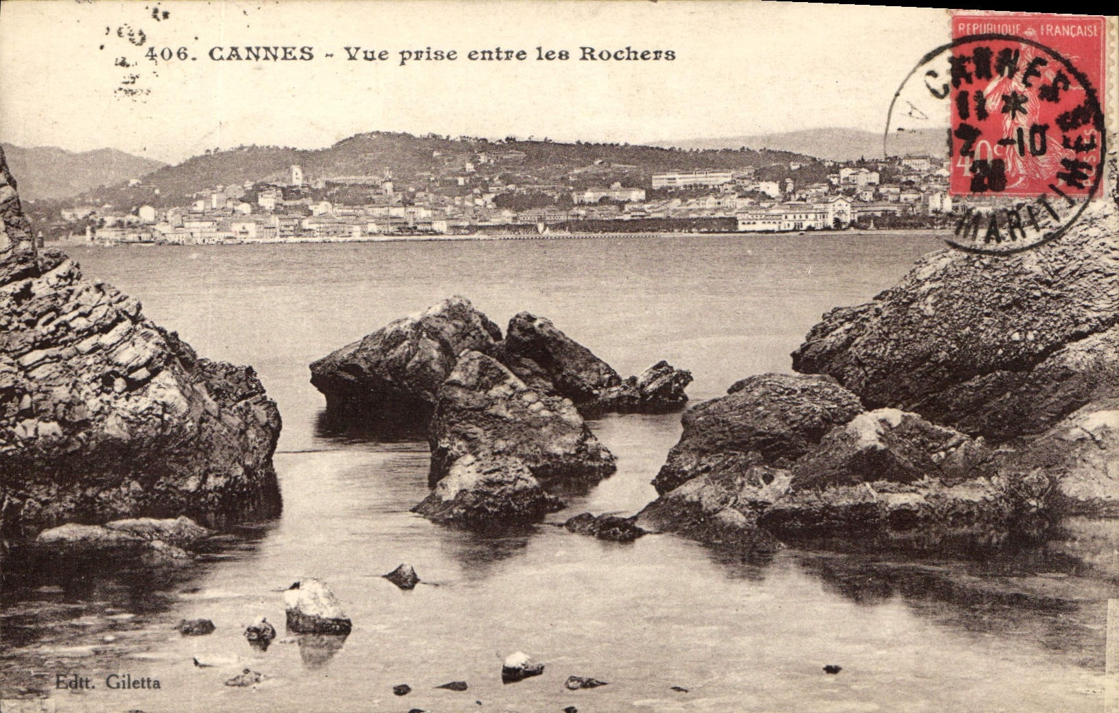 CPA Cannes vue prise entre les Rochers 