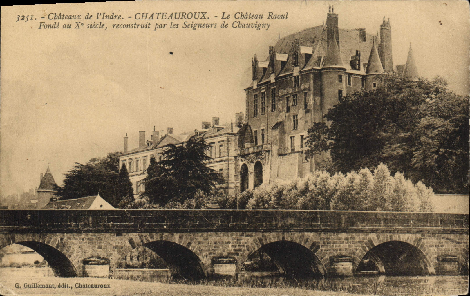 Châteaux de l'Indre - Château Raoul à Châteauroux - Fondé au Xe siècle, reconstruit par les Seigneurs de Chauvigny