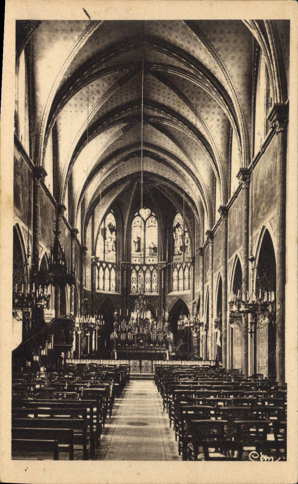 CPA Issoudun Indre Interieur de la Basilique du Sacre Coeur 