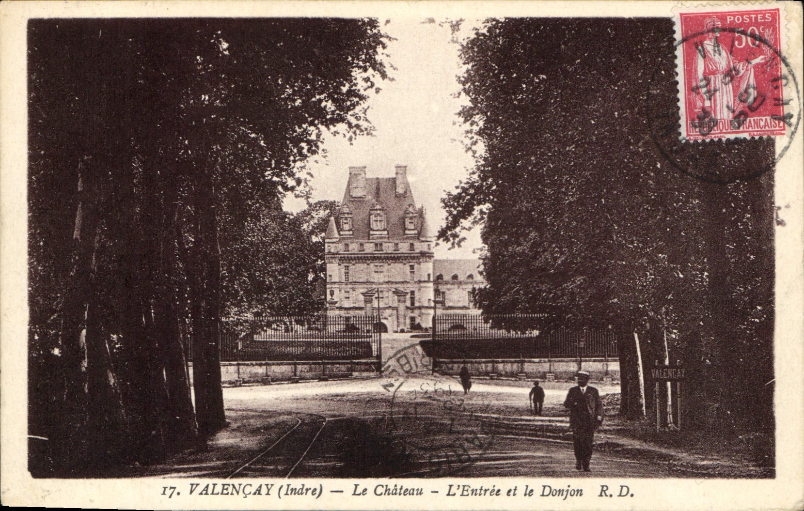 Valençay (Indre) — Le Château — L'Entrée et le Donjon R.D.