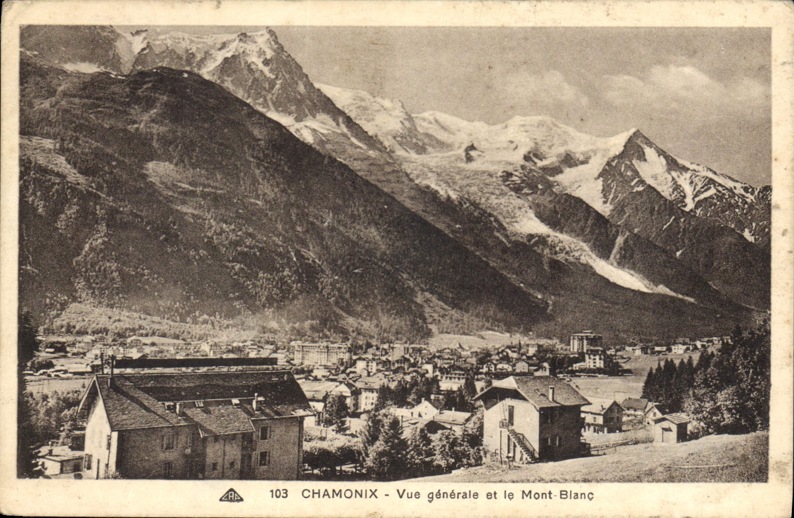 Chamonix - Vue générale et le Mont-Blanc — n° 103 — éditeur C° des Arts