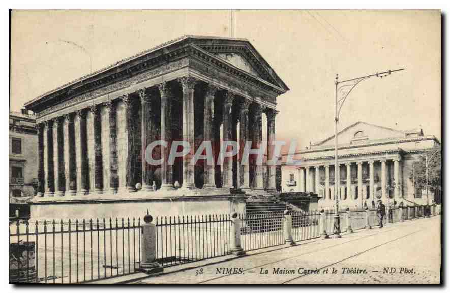 CPA Nimes la Maison Carree et le Theatre 