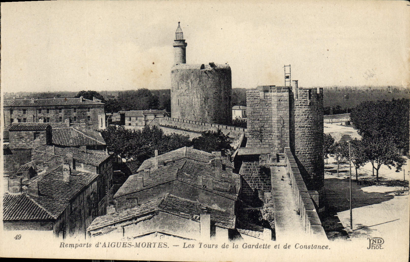 Rampartes de AIGUES-MORTES — Las Torres de la Gardette y de Constance — IND Phot.