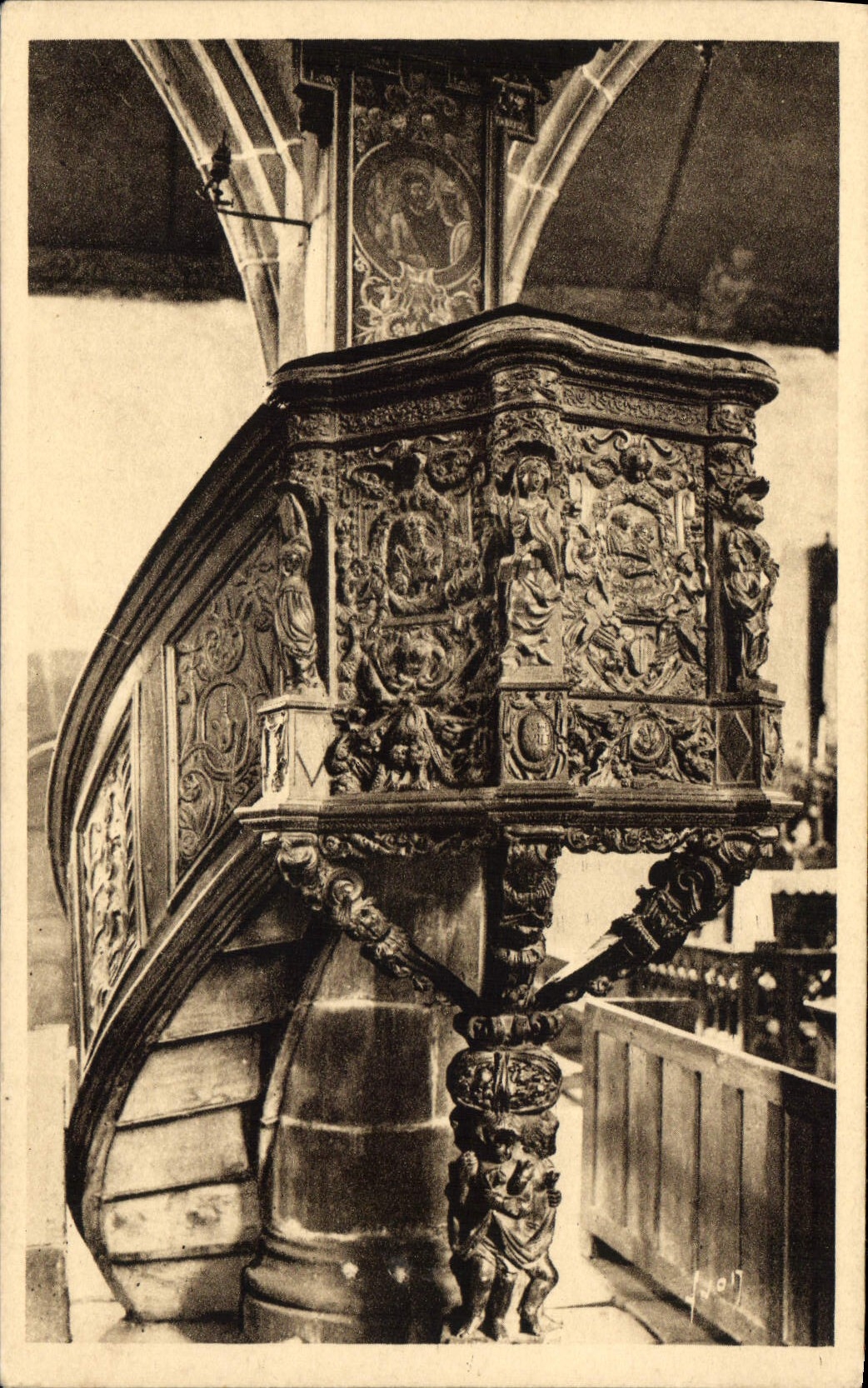 Guimiliau (Finistère) — Intérieur de l'église - La chaire (1677) — Les Éditions d'Art 'VYON', Paris