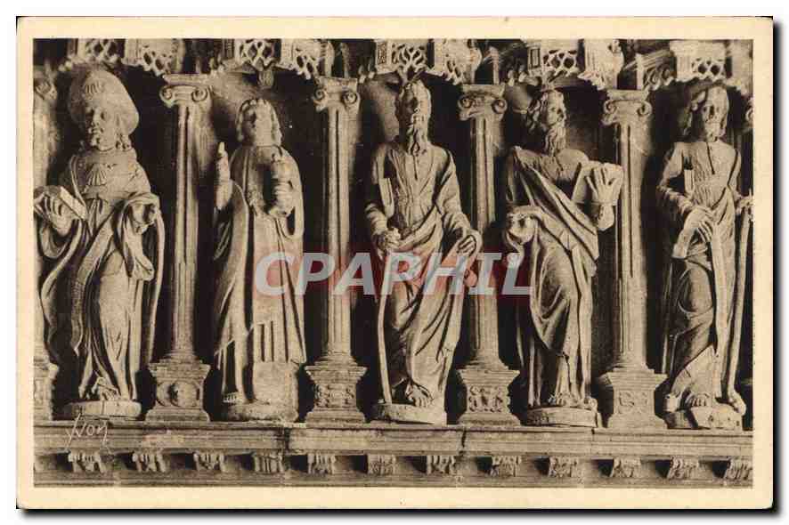 CPA La Douce France Bretagne Guimiliau Finistere Interieur du Porche de l'Eglise Statues des Apotres