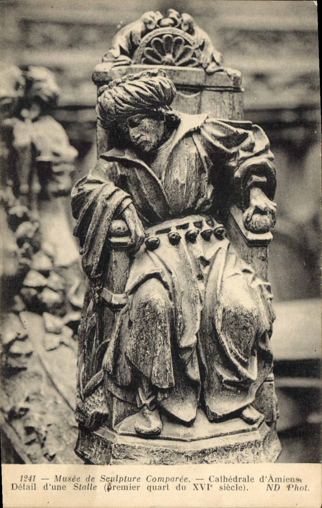 CPA Musee de Sculpture Comparee Cathedrale d'Amiens Detail d'une Stalle 