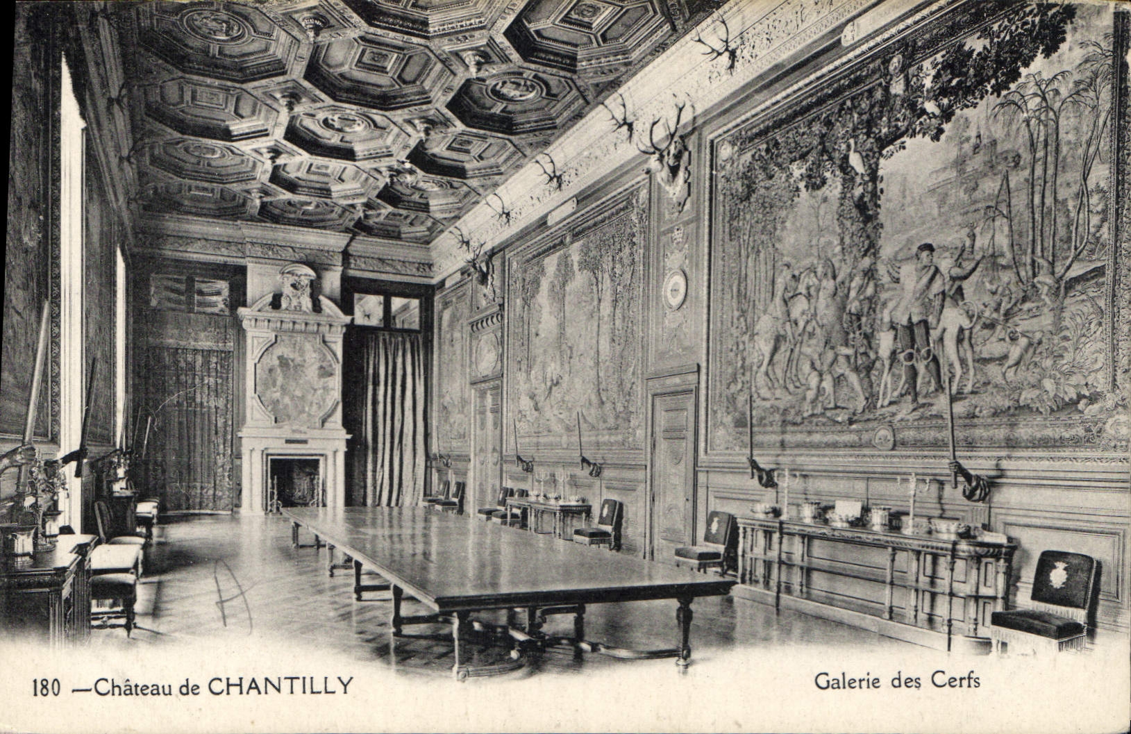 CPA Galerie des Cerfs Chateau de Chantilly 