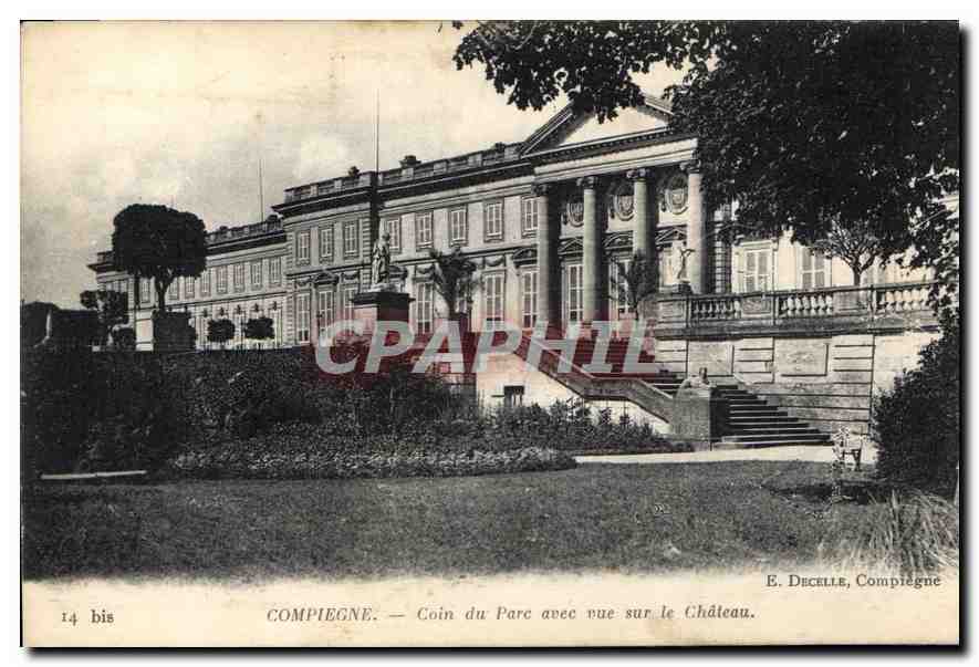 CPA Compiegne Coin du Parc avec cue sur le Chateau 