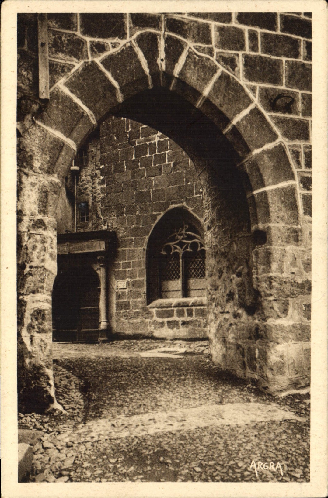 CPA Salers Cantal Porte de la Tour du Beffroi 