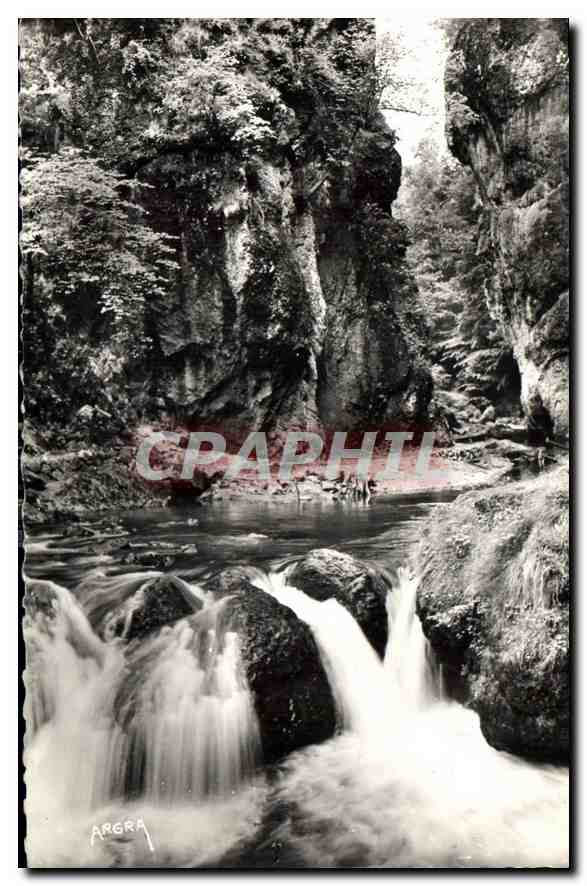 CPA Vic sur Cere Cantal Le Pas de la Cere 
