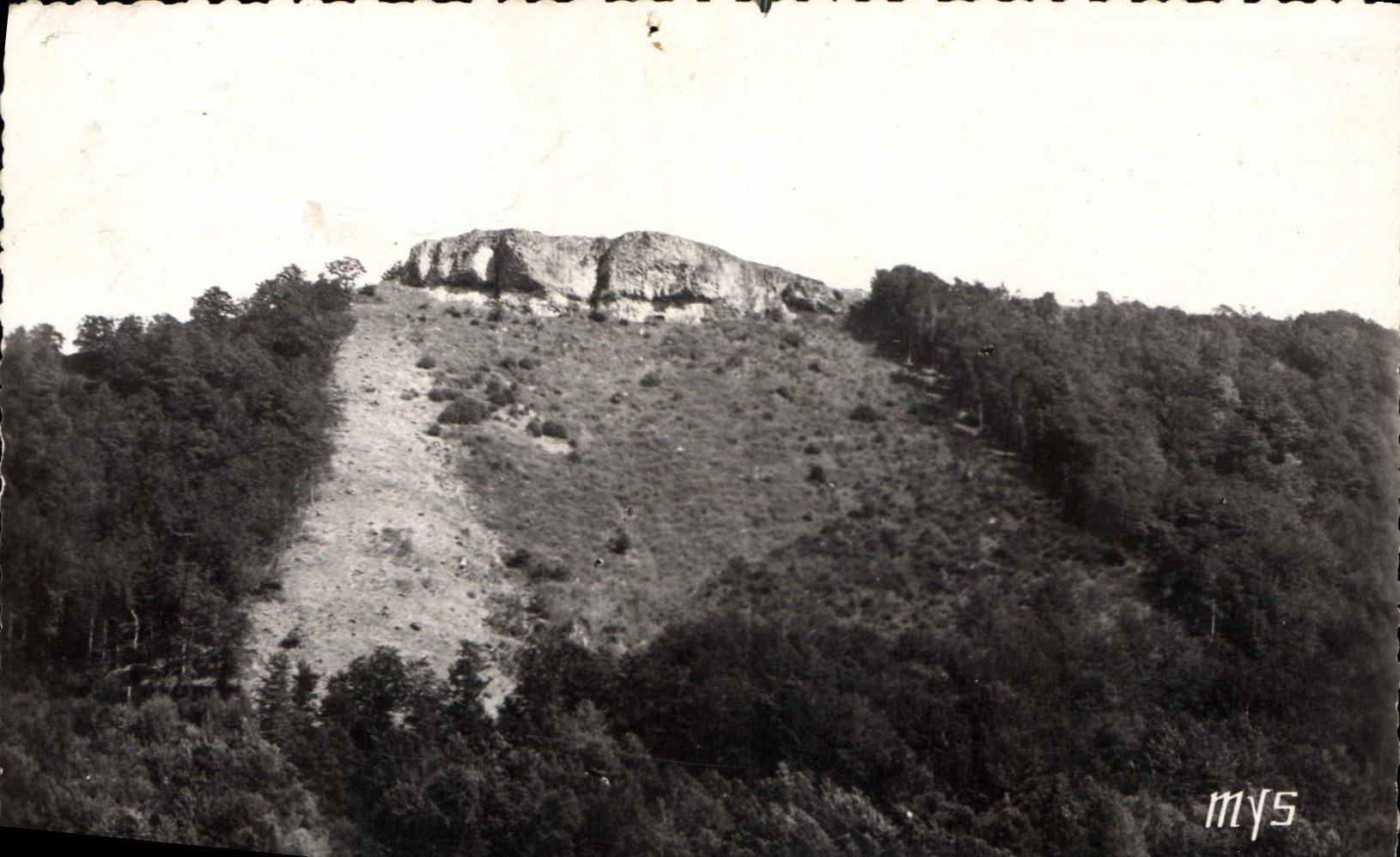 CPA Vic sur le Cere Cantal Le Rocher des Pendus 