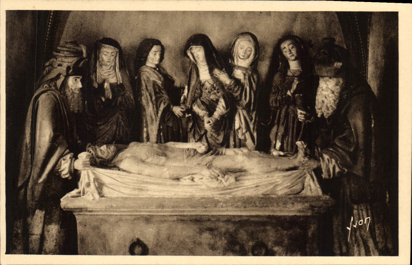 CPA Salers Cantal Interieur de l'Eglise Mise au tombeau 