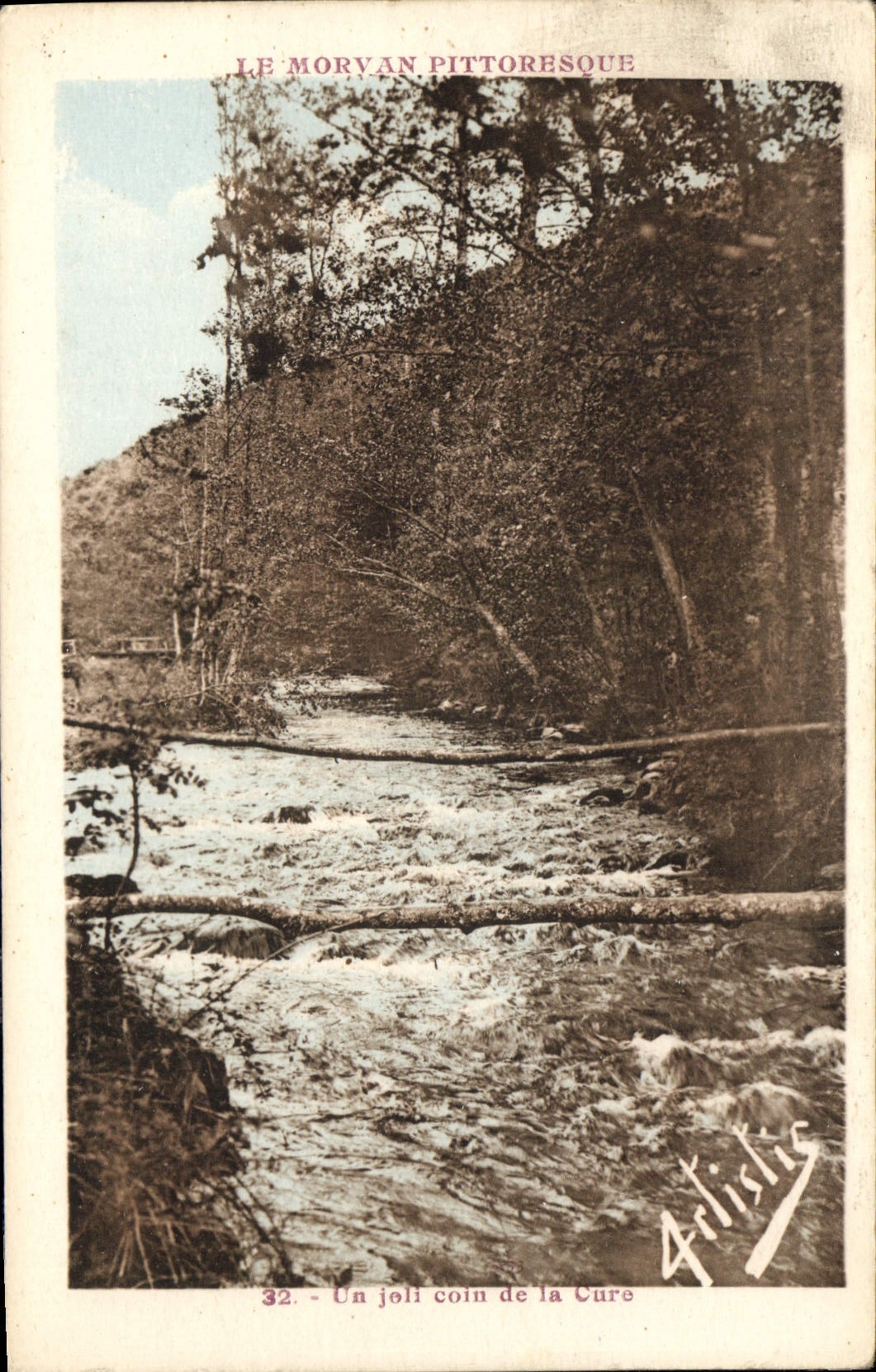CPA Le Morvan Pittoresque Un joli coin de la Cure 
