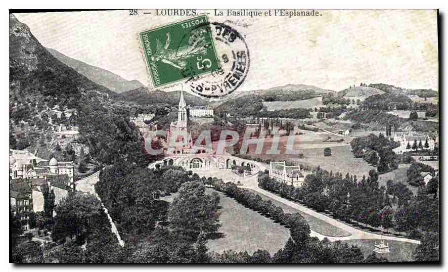 CPA Lourdes La Basilique et l'Esplanade 