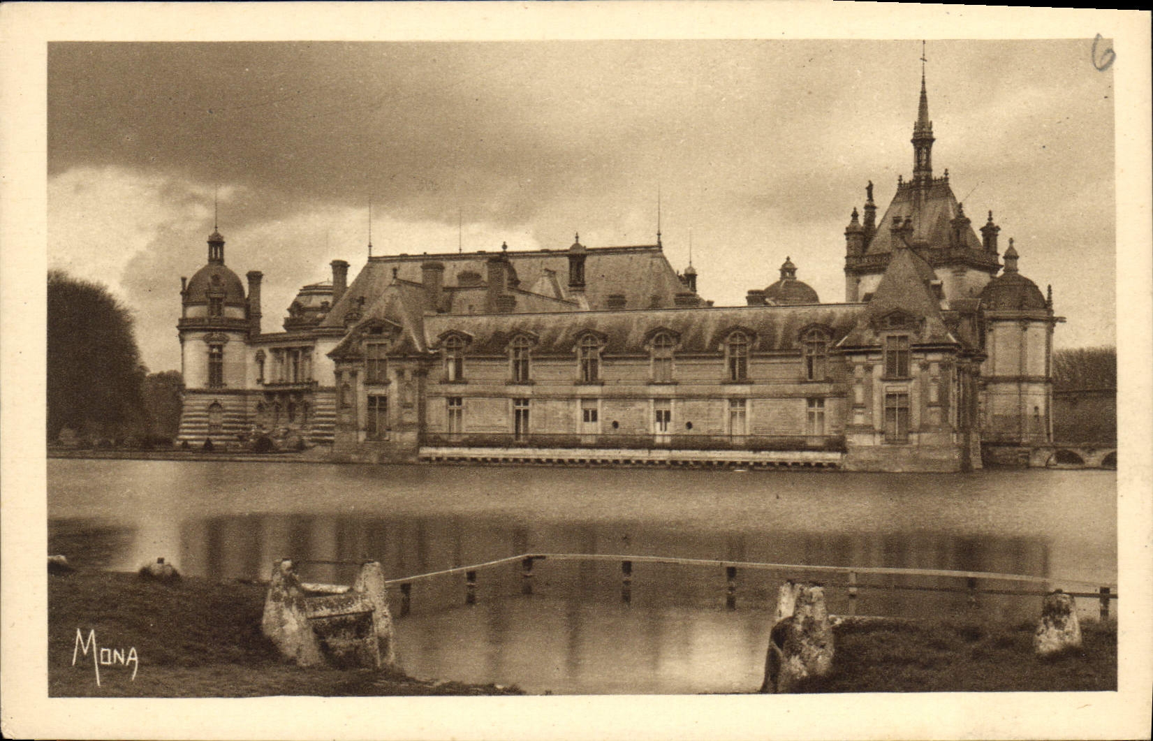 CPA les Petits Tableaux de l'Ile de France Chateau de Chantilly Les Chateaux le Petit Chateau et la 