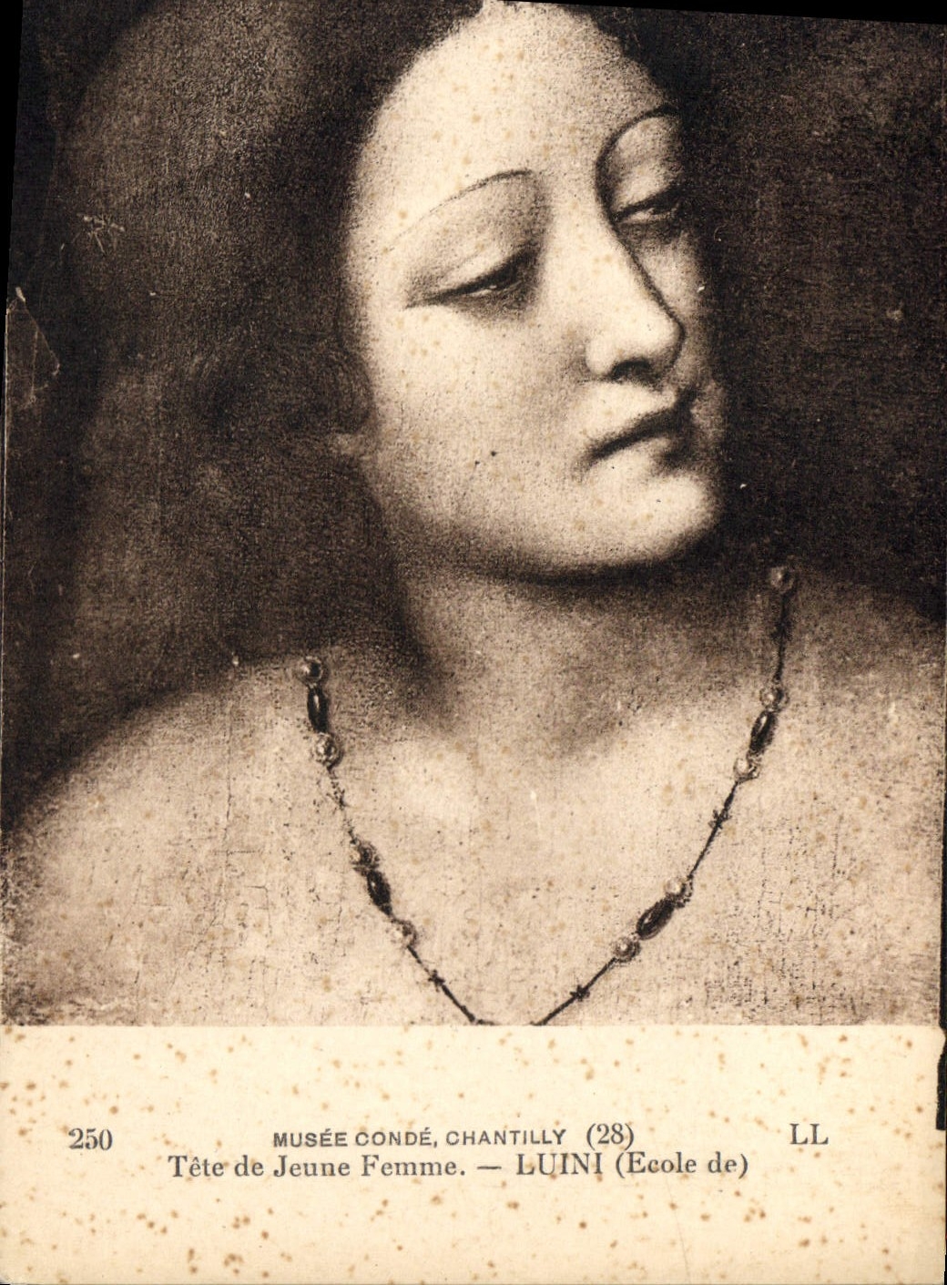 CPA Musee Conde Chantilly Tete de Jeune Femme Luini Ecole de 