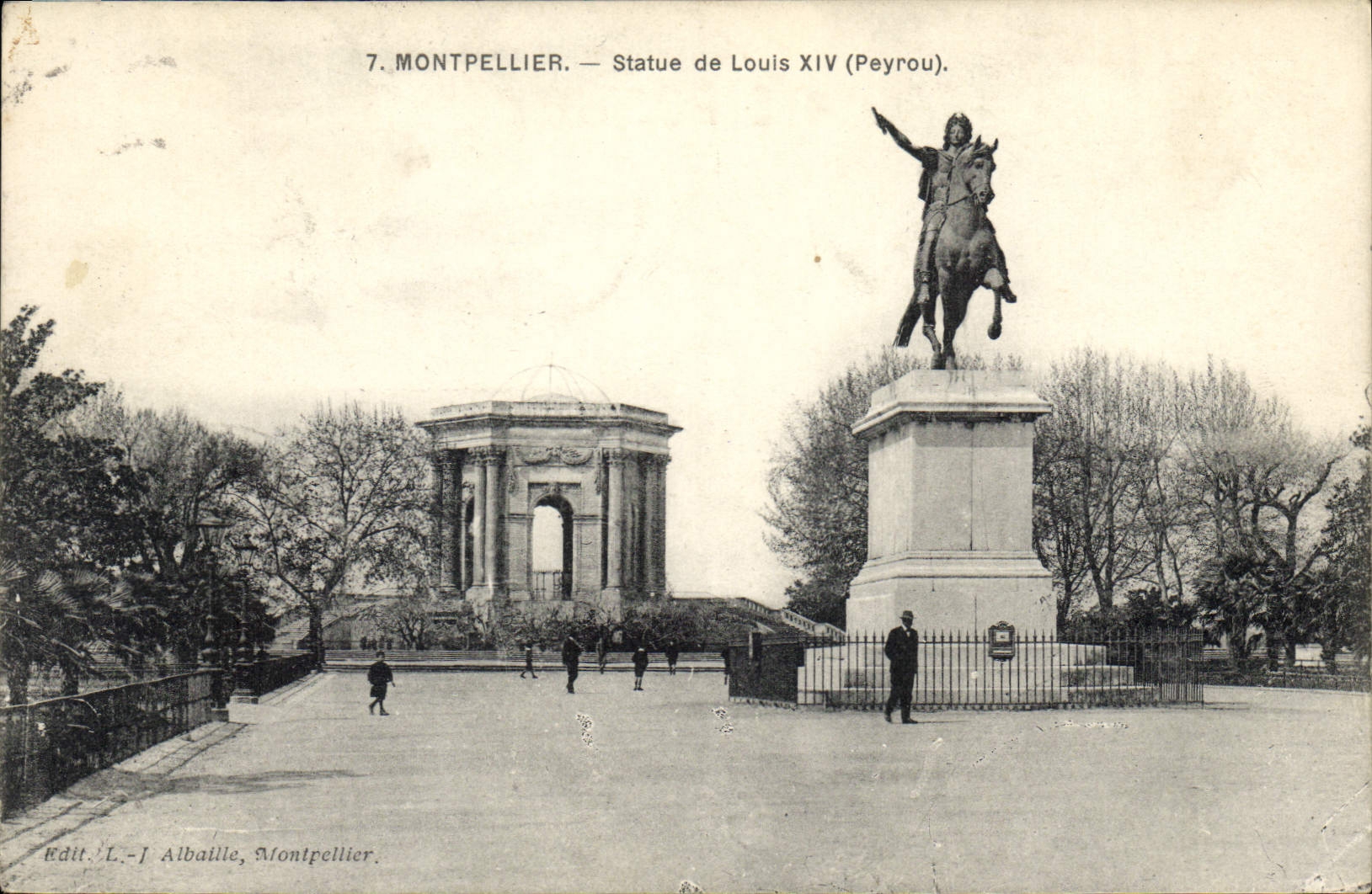 CPA Montpellier Statue de Louis XIV Peyrou 