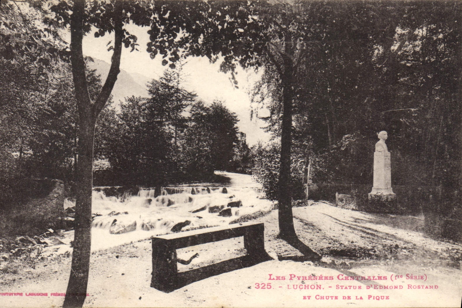 CPA Les Pyrenees Centrales Luchon Statue d'Edmond Rostand 
