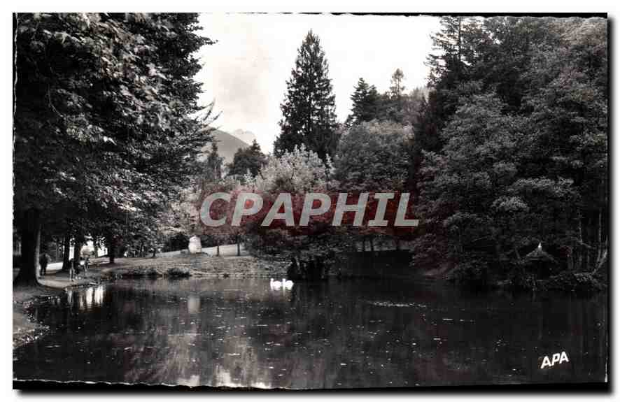 CPA Les Pyrenees Illustrees Luchon Superbagneres Haute Garonne Lac des Quinconces 