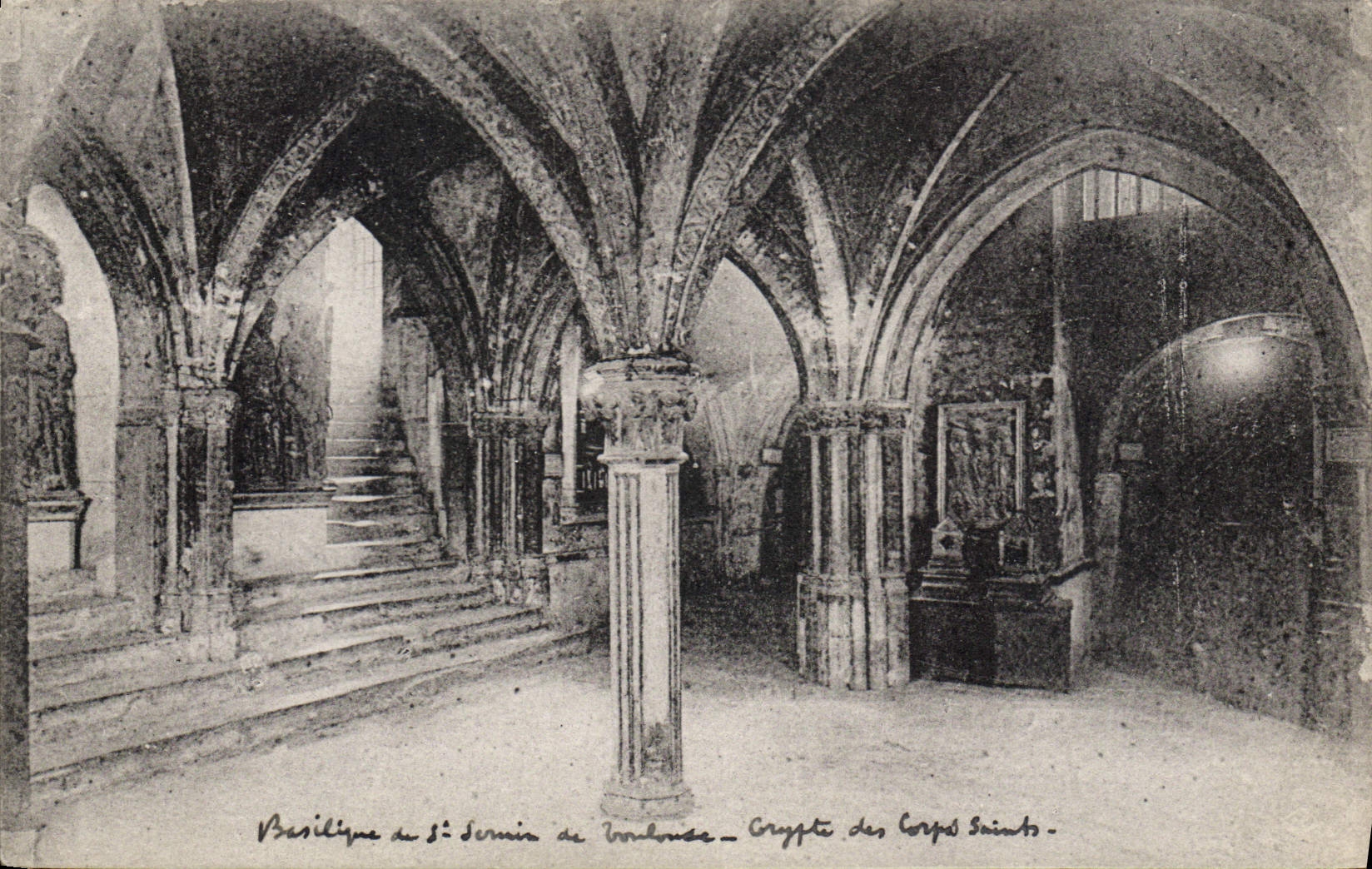 CPA Insigne Basilique St Sernin de Toulouse Crypte des Corps Saints 
