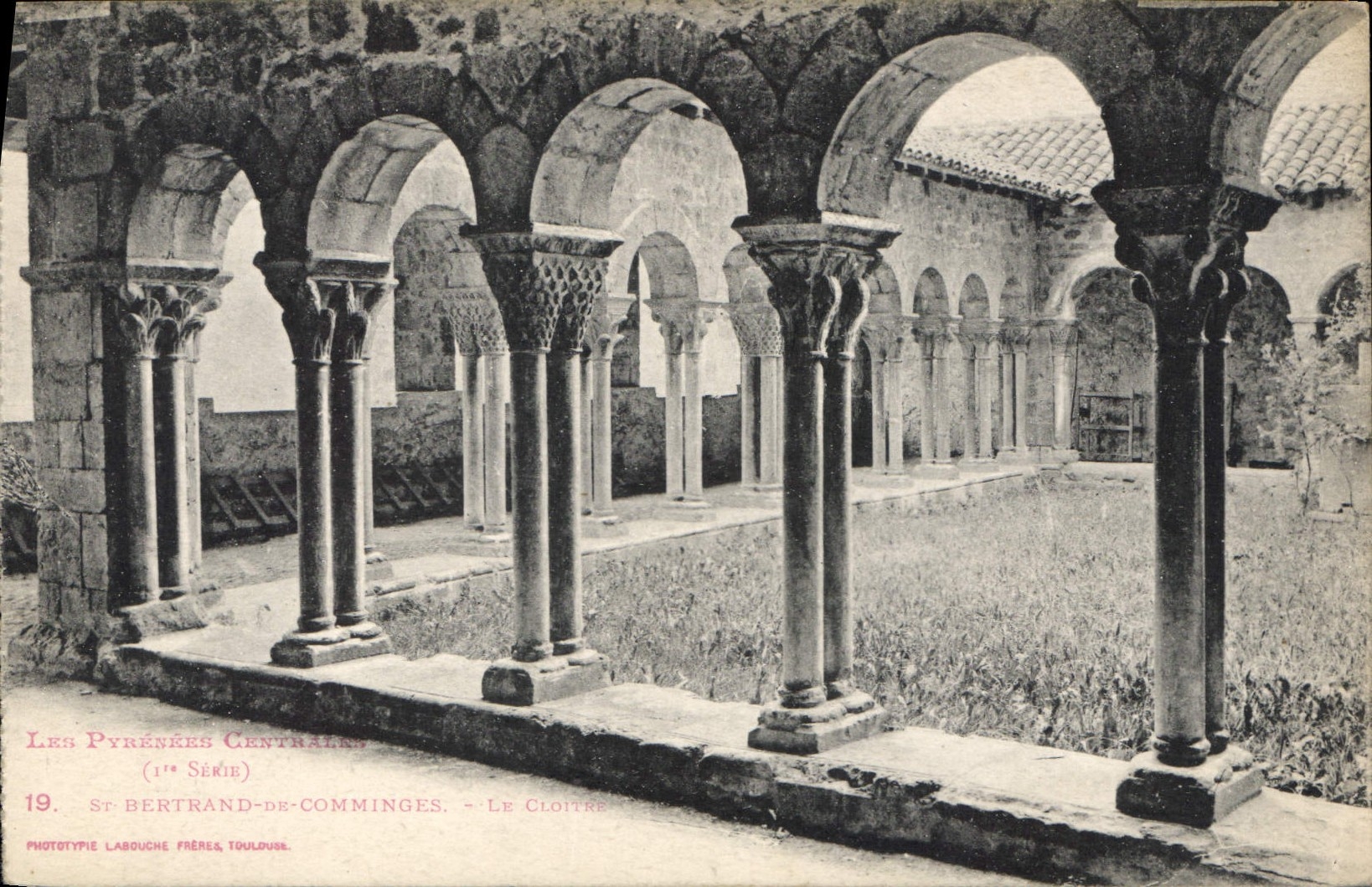 CPA Les Pyrenees Centrales St Bertrand de Comminges le Cloitre 