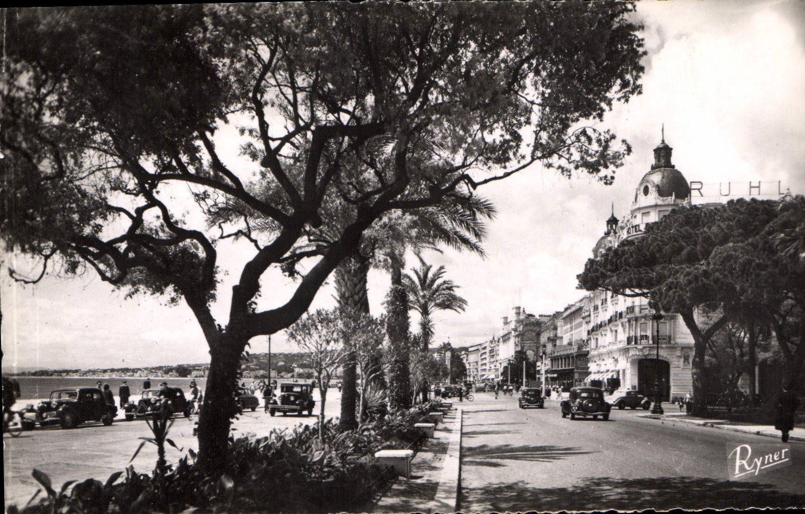 CPA les Bords de la Riviera Nice La Promenade des Anglais l'Hotel Ruhl 