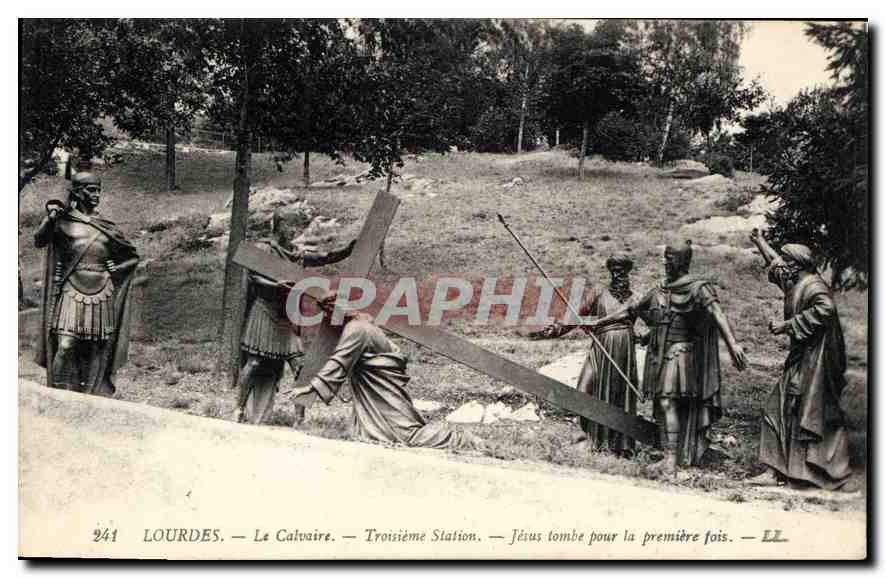 CPA Lourdes le Calvaire Troisieme Station Jesus tombe pour la premiere fois 