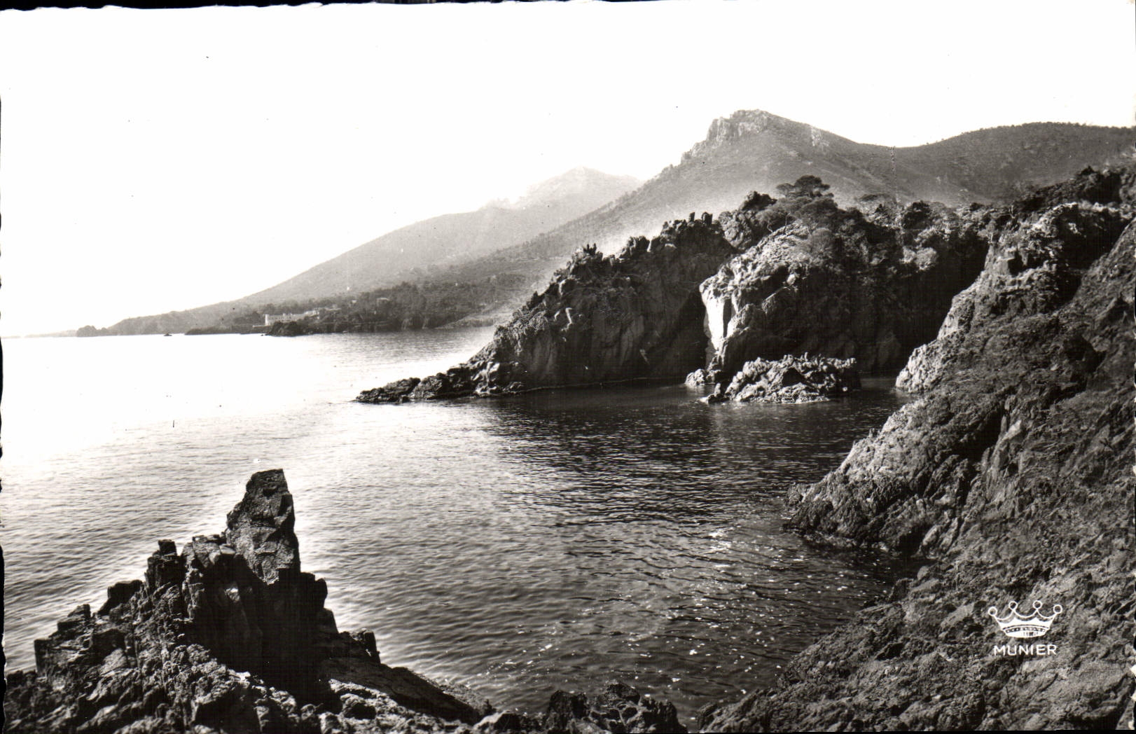 CPA La Cote d'Azur La Corniche d'Or Rochers du Trayas 
