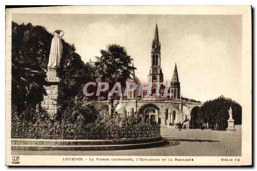 CPA Lourdes La Vierge Couronnee L'Esplanade et la Basilique 