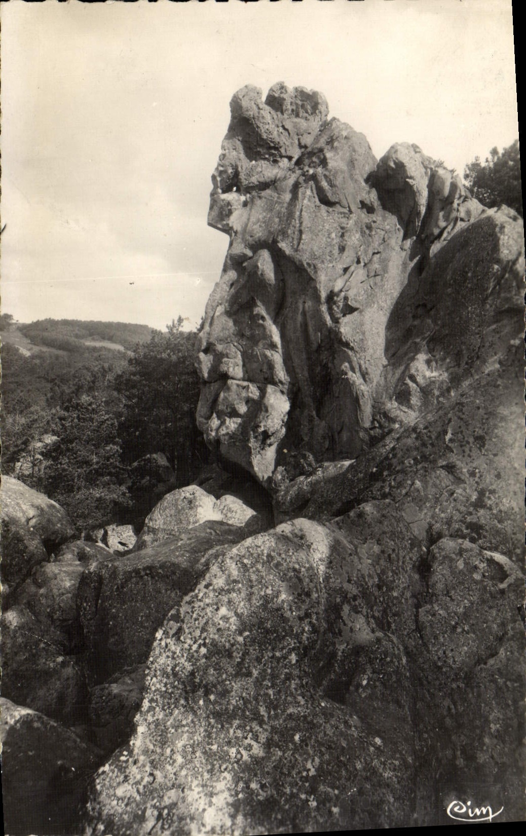 CPA Larchant S et M Rocher de Dame Jeanne 