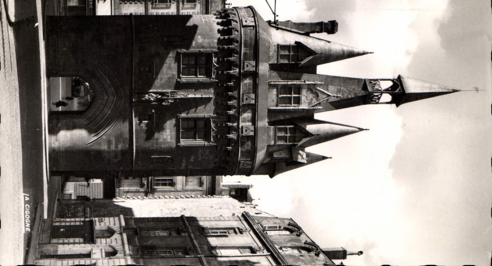 CPA La Cigogne Bordeaux Gironde Porte Caillau ou Porte du Palais 