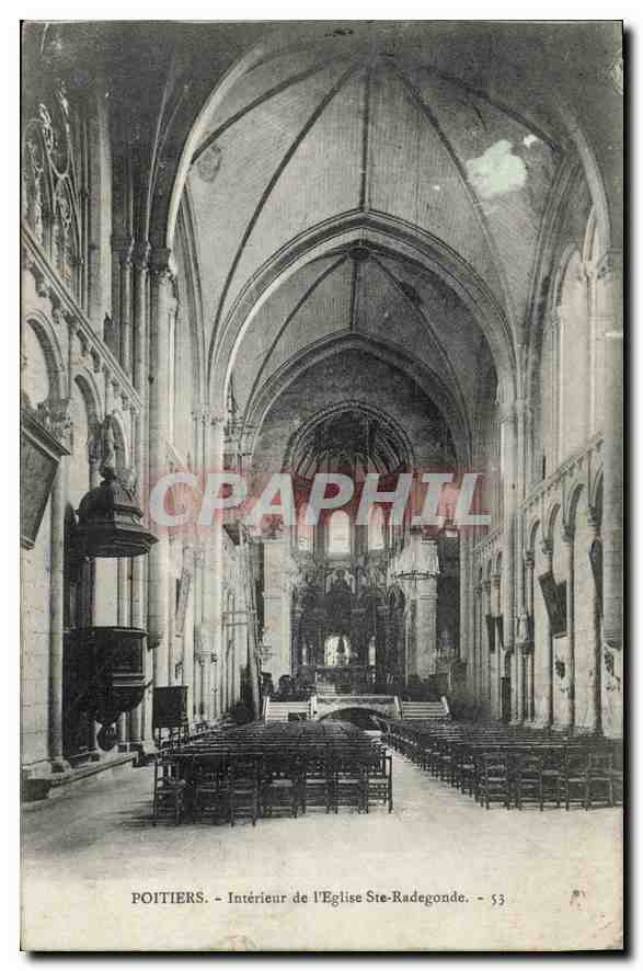 CPA Poitiers Interieur de l'Eglise Ste Radegonde 