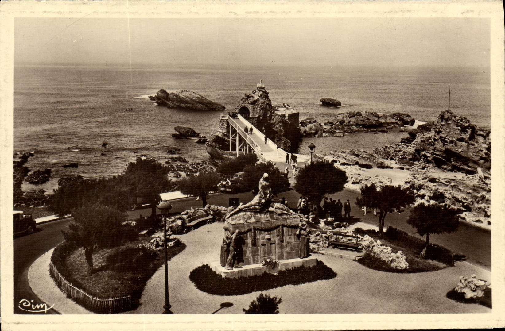 Le Rocher de la Mère — Biarritz — Phot. Olier Valcon