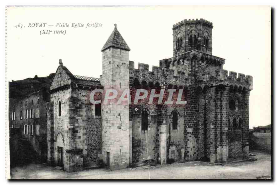 CPA Royat Vieille Eglise fortifee 