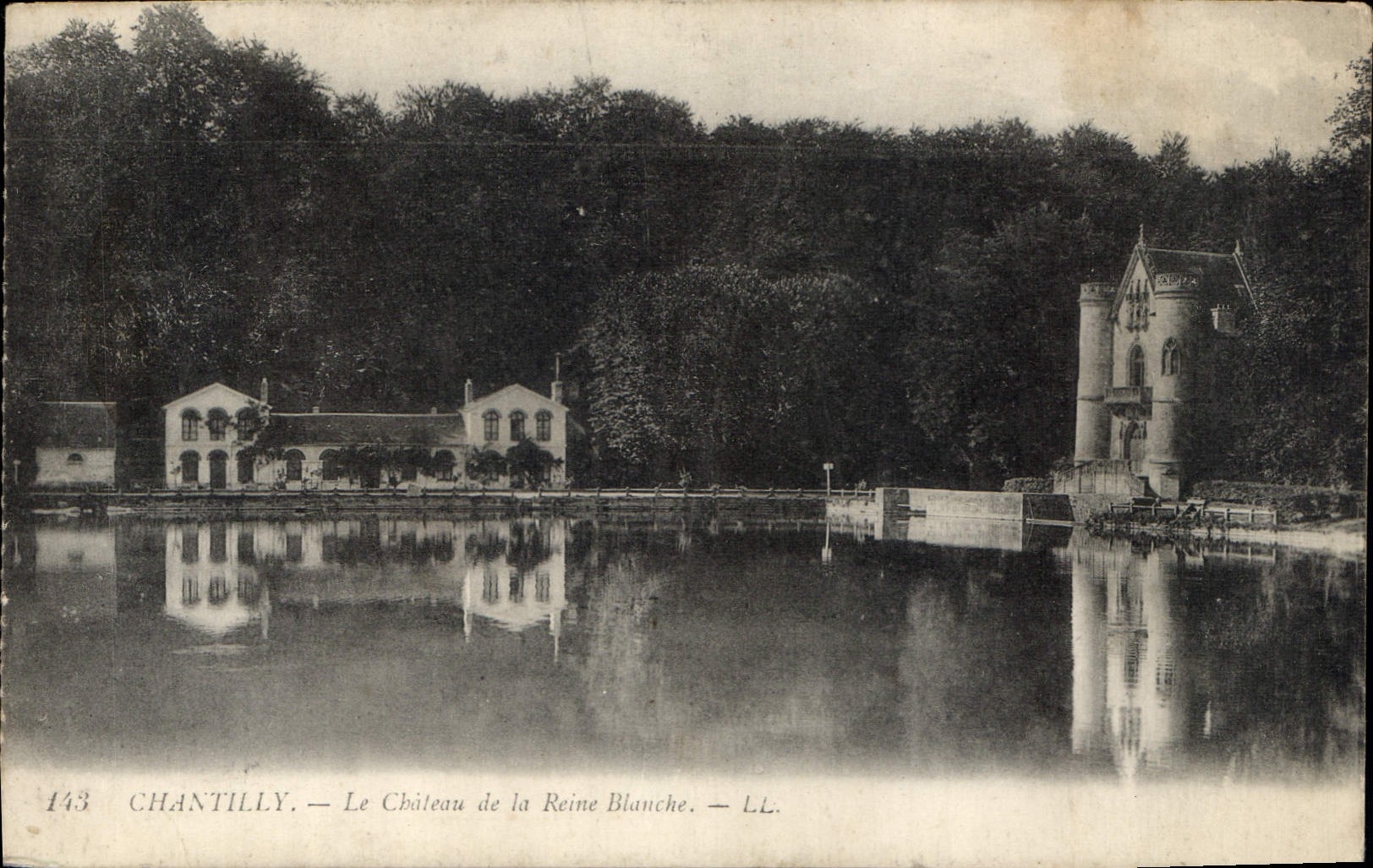 CPA Chantilly Le Chateau de la Reine Blanche 