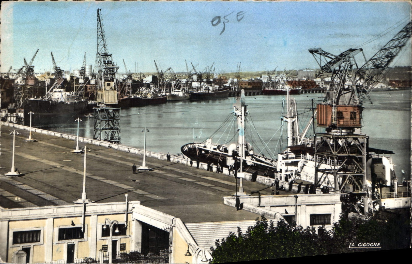 Le port de La Cigogne — vue du quai et des grues — Éd. La Cigogne, n° 33.063.69