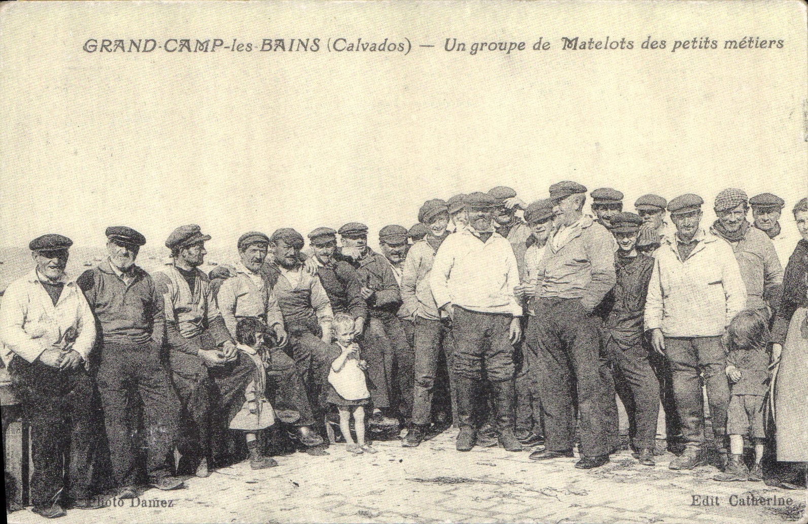 Grand-Camp-les-Bains (Calvados) — Un groupe de Matelots des petits métiers — Photo Damez, Edit Catherine