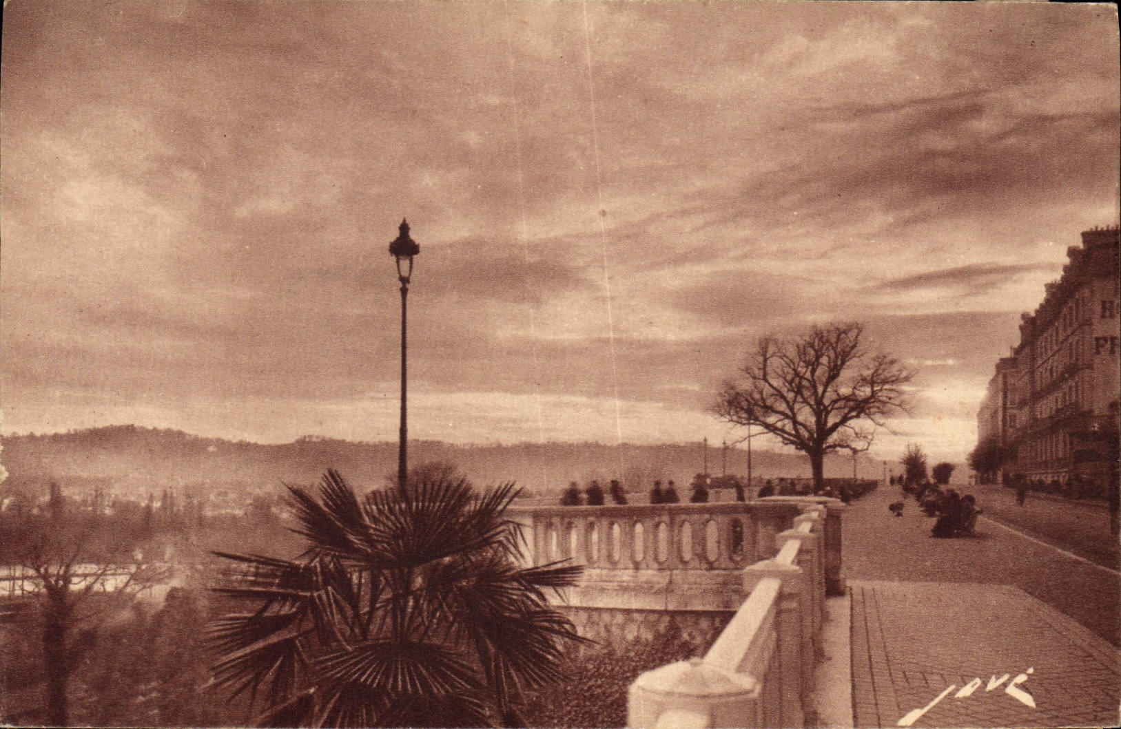 Le Boulevard des Pyrénées et les coteaux de Jurançon — Éditions Jové, Pau (B.P.) — N° 56