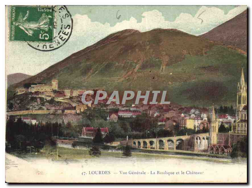 CPA Lourdes Vue Generale La Basilique et le Chateaux 