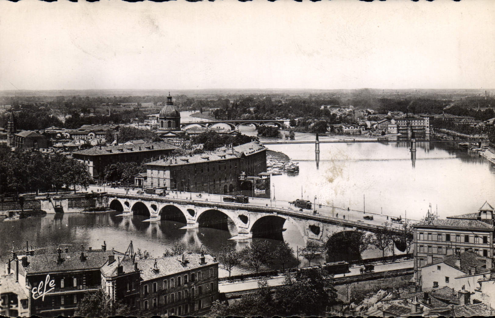 CPA Toulouse Vue generale sur la Garonne 